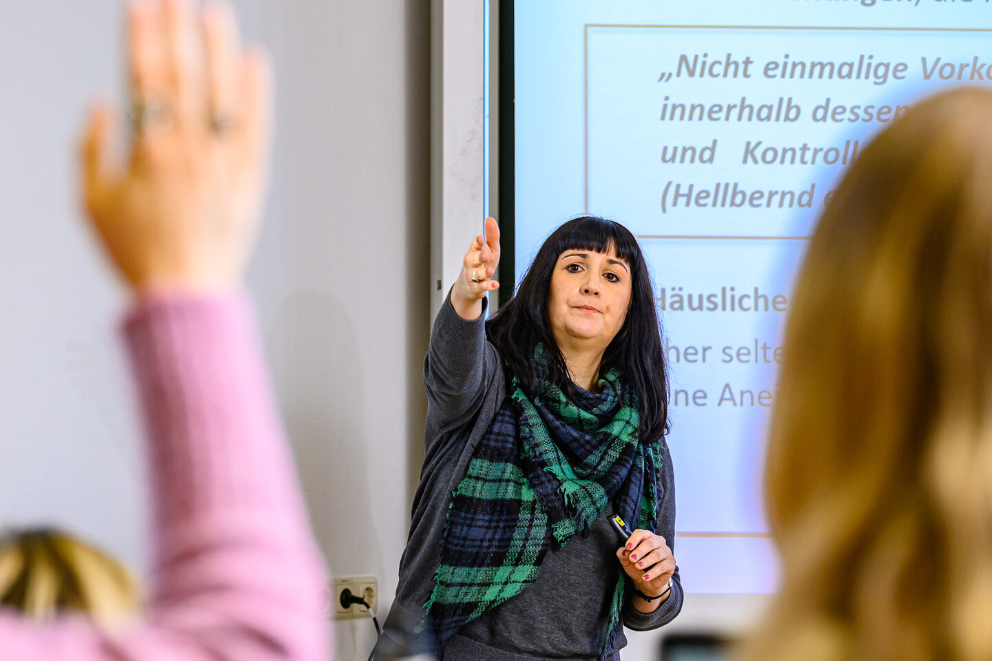 Im Seminar bei Prof. Dr. Julia Hertlein. 