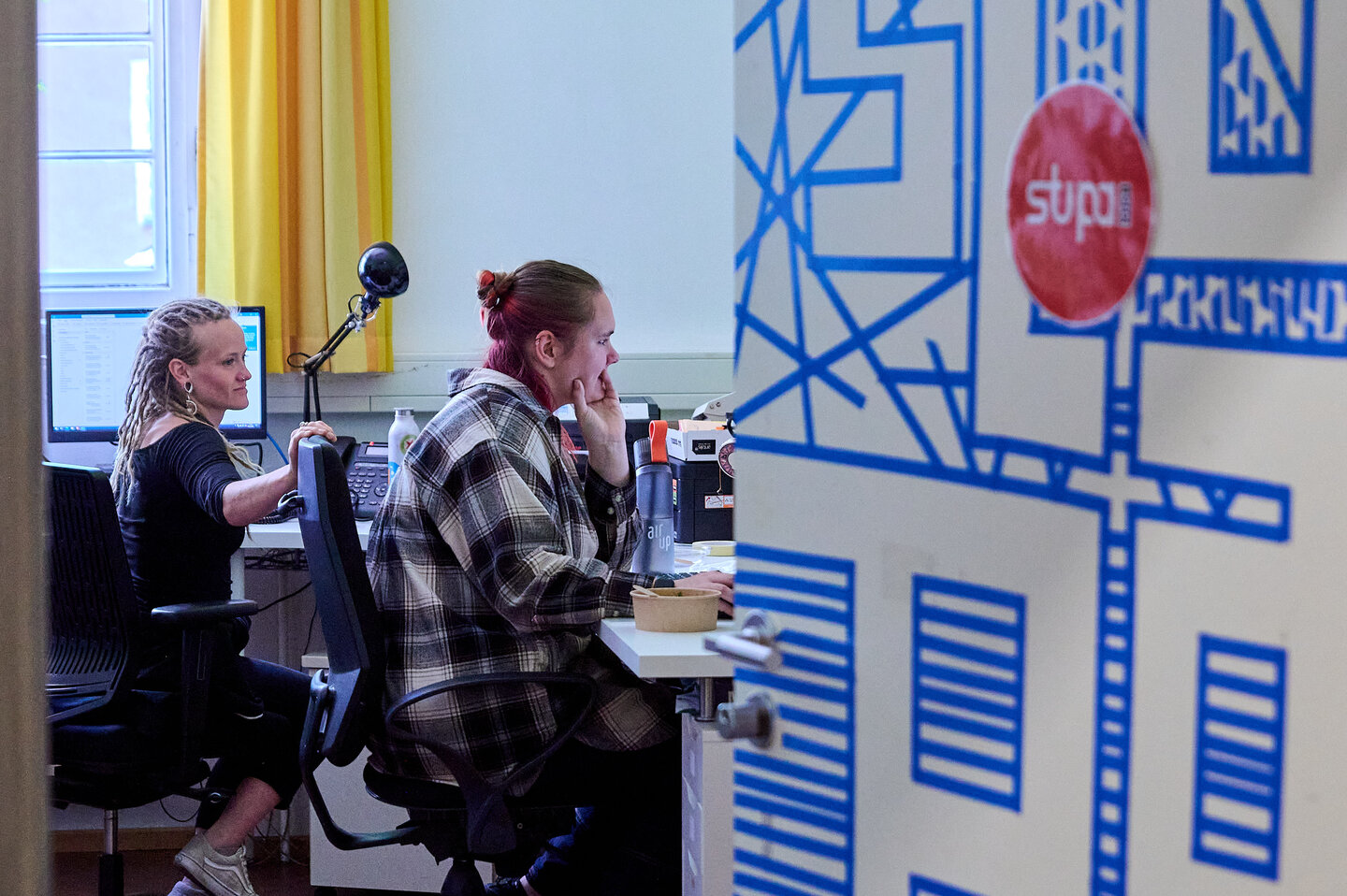 Blick in das Büro des Studierendenparlaments der KHSB