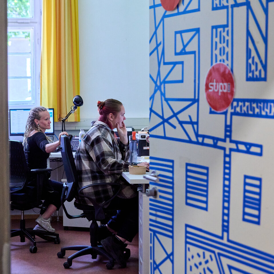 Blick in das Büro des Studierendenparlaments der KHSB