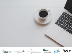 Computertastatur und Kaffeetasse im Anschnitt, darunter Logoleiste von KHSB, ehs, ehb, EHF, SOLC