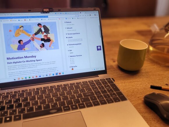 Symbolbild: Motivational Monday steht auf Laptopbildschirm 