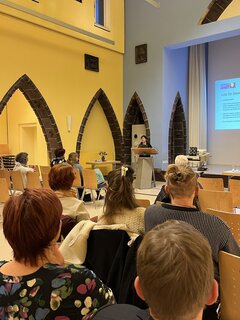 Vortrag "Antifeminismus als Demokratiegefährdung" in der Aula der KHSB