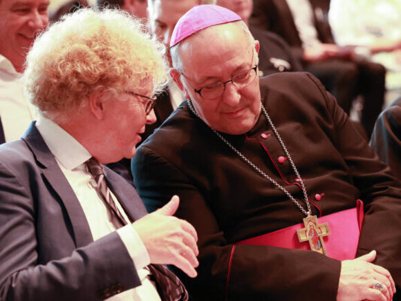 Prof. Dr. Andreas Lob-Hüdepohl und Bischof Wolfgang Ipolt im Gespräch