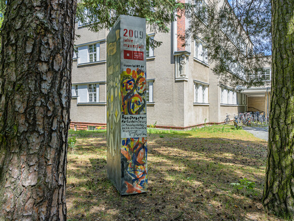 Mauerstein auf dem Sozialen Bildungscampus