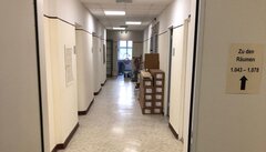 Blick in den Flur im Ostflügel, Ebene 1