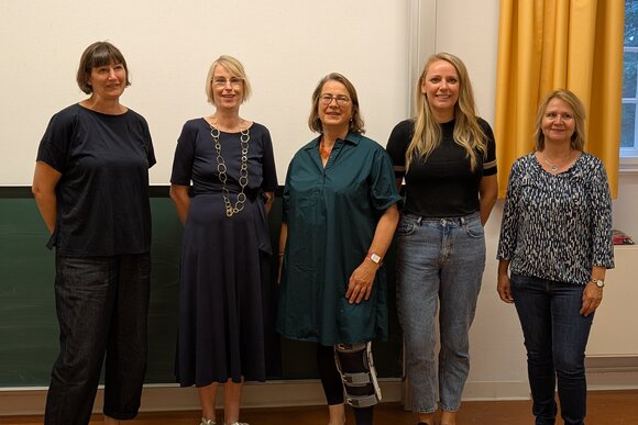 Gruppenbild mit der Leitung der KSES und der Vizepräsidentin der KHSB