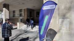 Sozialer Bildungscampus Beachflag des KSES auf dem KHSB-Campus