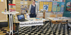 Infostand der Bibliothek zur Einführungswoche