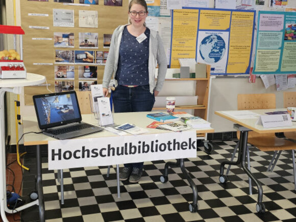 Infostand der Bibliothek zur Einführungswoche