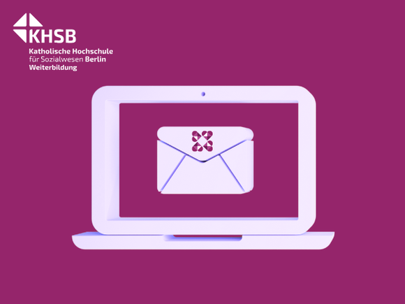 Laptop mit Briefumschlag als Symbol für Newsletter