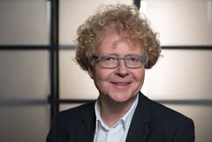 Portraitfoto von Prof. Dr. Andreas Lob-Hüdelpohl