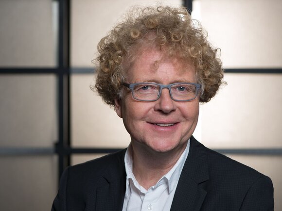 Portraitfoto von Prof. Dr. Andreas Lob-Hüdelpohl