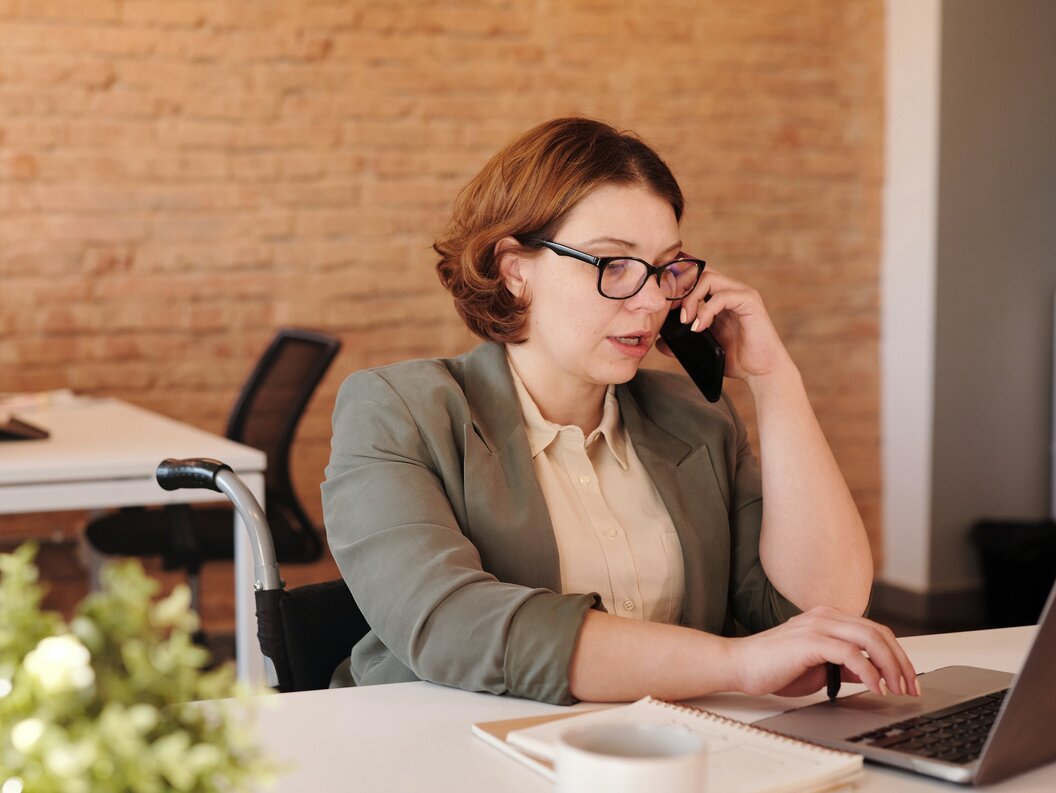 Fachkraft für das Beratungstelefon (remote)