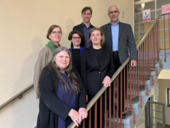 DICO Mitglieder und Beirat auf einer Treppe.