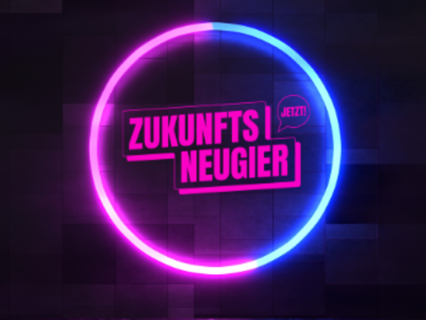 Spiegelung und Schriftzug