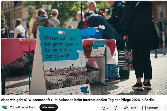 Ein Aufsteller mit der Aufschrift "Wissen schaffen wir gemeinsam - für ein Berlin der Zukunft"