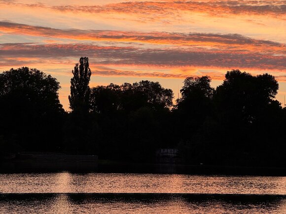 See mit Sonnenuntergang