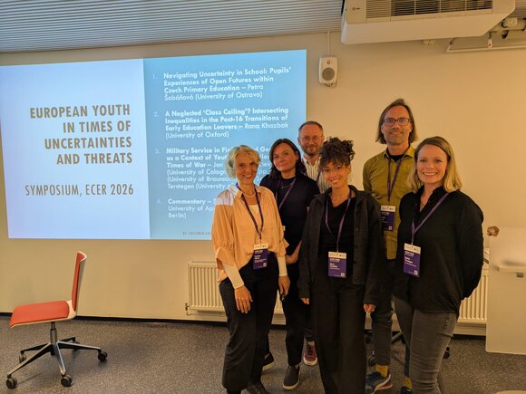 ECER-Tagung in Finnland, Prof. Dr. Serafina Morrin (links) mit internationalen Forschenden