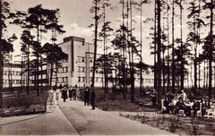 Eine historische Aufnahme zeigt die Zufahrt zum St. Antonius-Krankenhauses.
