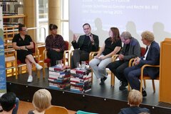 Podium von links: Astrid (Sexualbegleiterin, Independent Escort und Obfrau der Berufsvertretung Sexarbeit Österreich/BSÖ), Elke Welser (Leiterin von LENA, der Linzer Caritas-Beratungsstelle für Menschen, die in der Sexarbeit tätig sind oder waren), Fabian Lechner OT (Theologe und Betriebswirt, Ordenswerke des Deutschen Ordens), Ass.-Prof.in Dr.in Katja Winkler, Univ.-Prof. Dr. Christian Spieß (beide KU Linz), Prof. Dr. Andreas Lob-Hüdepohl (Berlin).