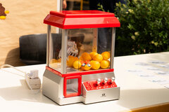 Der Greifautomat am Stand der KHSB lud Besucher*innen zum Mitmachen ein.