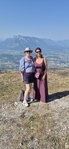 Auf dem Gaisberg in 1.500 m Höhe Birgit Karl und Marion Bonillo