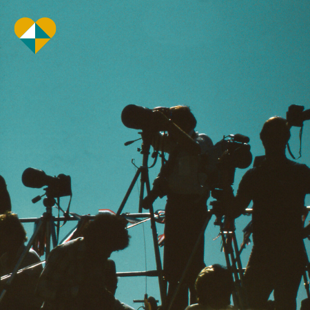 Silhouette von Medienteam (Journalisten, Fotografen, Kameramänner)