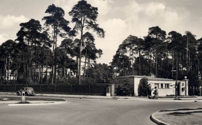 Eine historische Aufnahme der Zufahrt zum St. Antonius-Krankenhauses.
