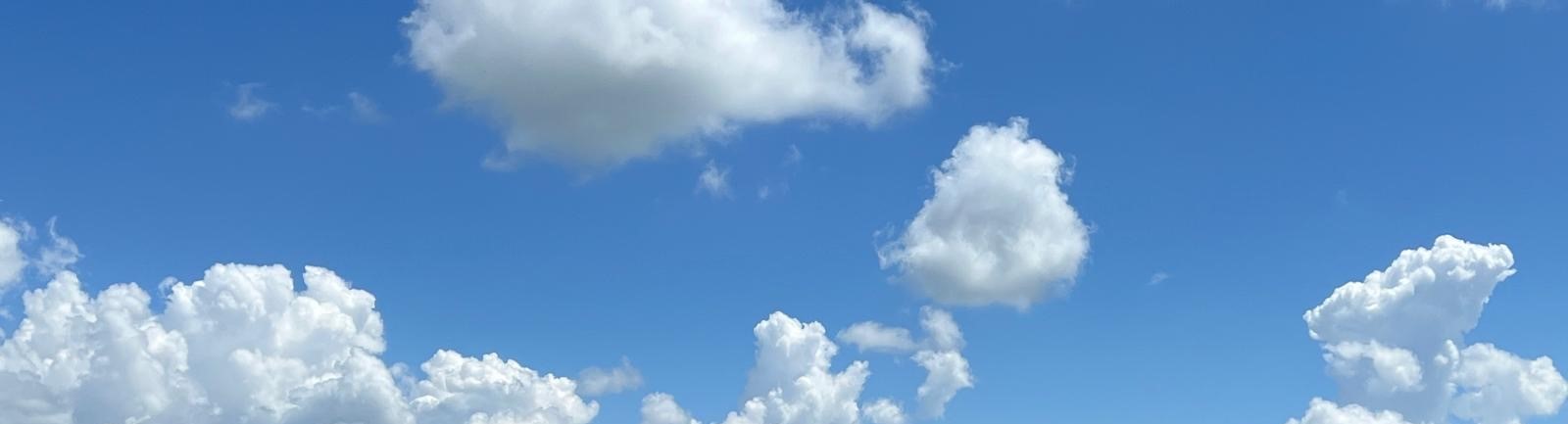 wolkiger Himmel, Sinnbild für zukunftsfähige Inhalte für mehrere Themen